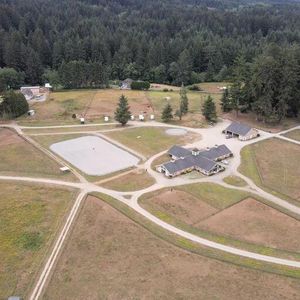 4415 Woods Ln