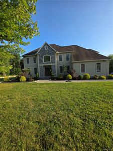 17 Meadow Crest Drive