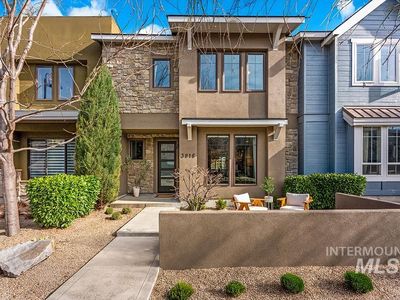 3816 E Parkcenter Blvd