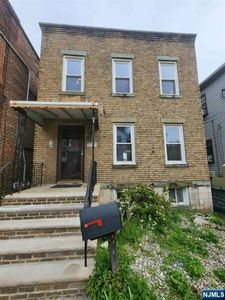 66 Forest St