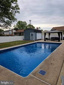7947 Roxbury Dr