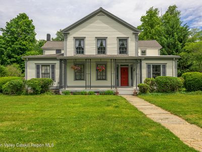 24 Albany Avenue