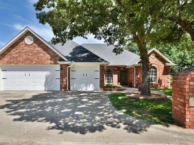 3205 Rambling Oaks