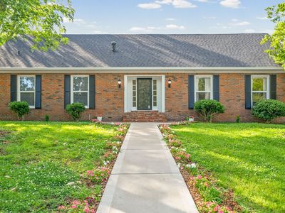 635 Country Club Ln