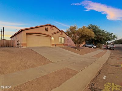 7437 S Brackenbury Dr