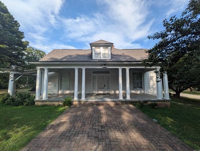 602 Avenue 2 NE