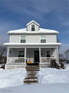 913 Foster Ave