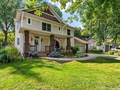 909 New Century Blvd S