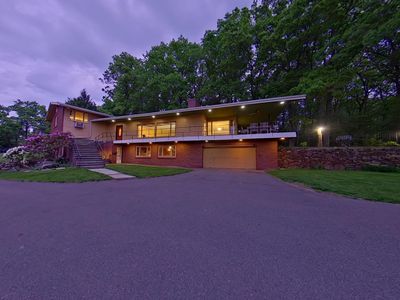 33 High Ridge Road
