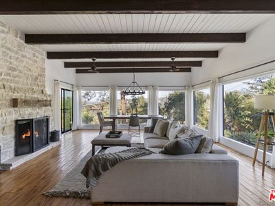 19901 Grand View Dr