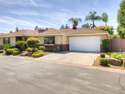 825 E Fallbrook Ave