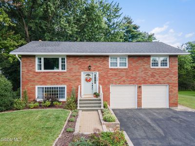 25 Oakwood Boulevard