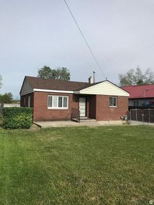 939 N Redwood Rd