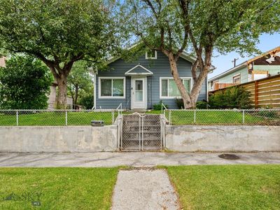 1813 Elm St