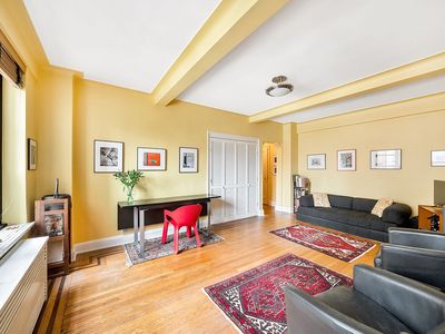 235 E 22nd St APT 10M