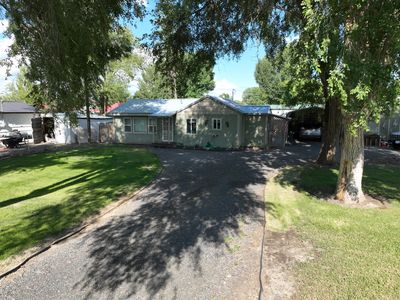 781 S Kearney Ave