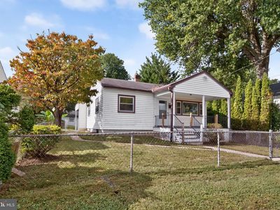 921 Maple Ave