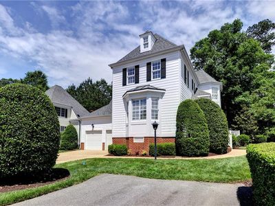 3520 Brentmoor