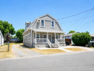 130 Grape St