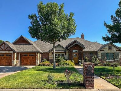 2402 Oakridge Ln