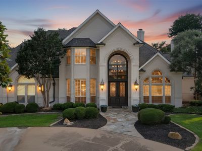 6050 Oak Hollow Dr