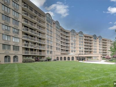 10 Smith Manor Blvd APT 211