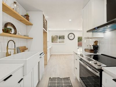 2124 Highbury Rd