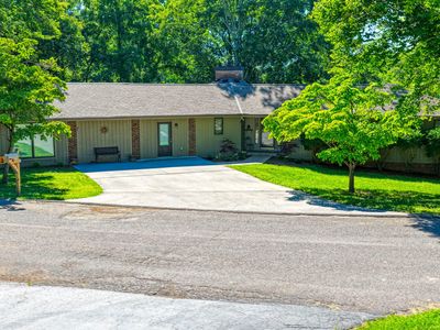 707 W Hills Dr