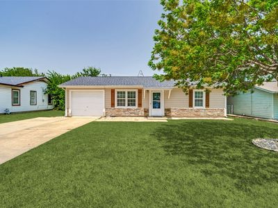 346 NW Lorna St