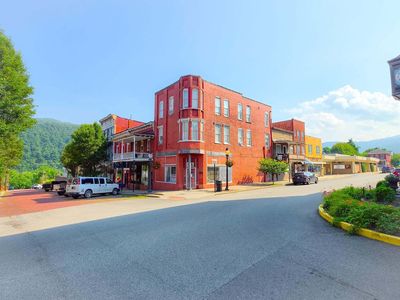 301 Temple St
