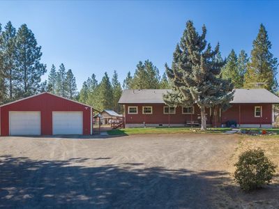 7908 S Carnation Rd