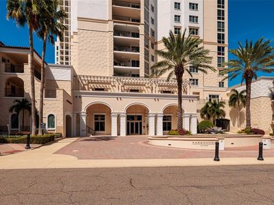 300 BEACH DRIVE NE #1804