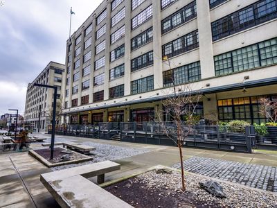 1400 NW Irving St APT 328