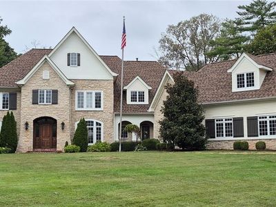 2457 Town And Country Ln