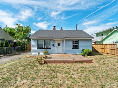 2904 E 24th