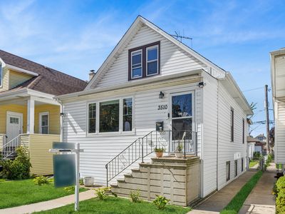 3510 N Narragansett Ave