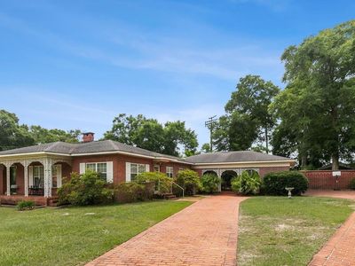 138 White Ave