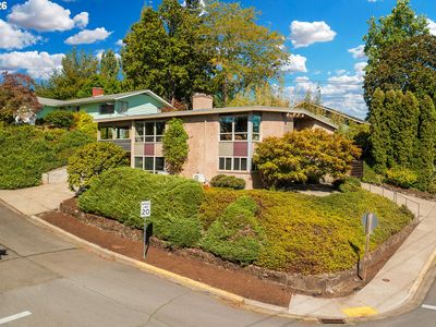 495 W 27th Ave