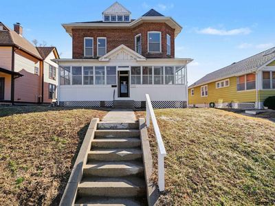 3833 Parker St