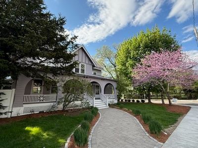 16 Russell Ave