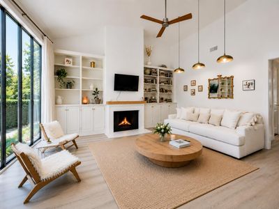 930 Mariposa Lane