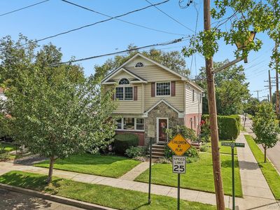 2 Fernwood Terrace N