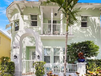 909 N Victoria Park Rd