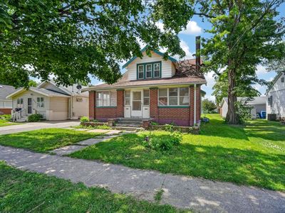 2803 E Grand Ave