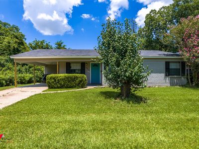3217 Thunderbird Ln
