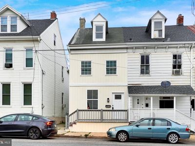 539 W Princess St