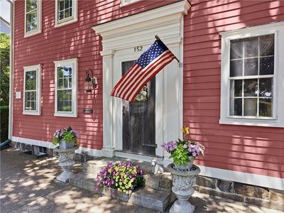 152 Main St