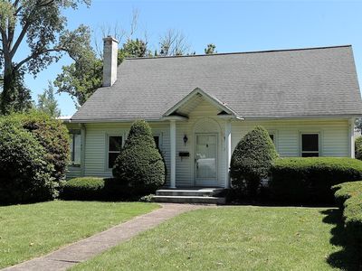 327 Roslyn Ave