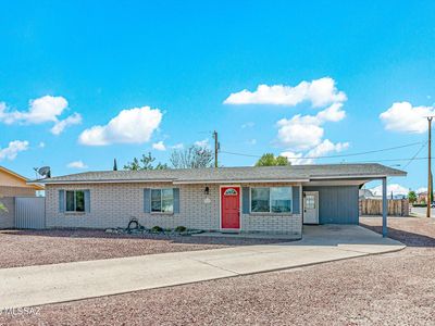 812 N Douglas Ave