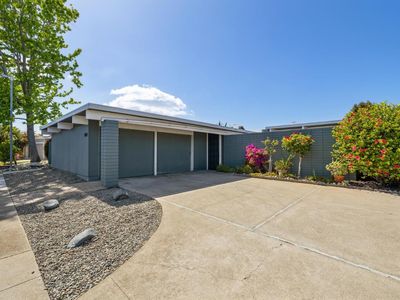 809 Constitution Dr